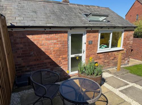 Cherry Cottage Retro Stay, Stourport-on-Severn