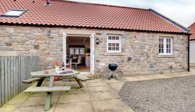 Cherry Blossom - Two Bedroom House, Sleeps 4