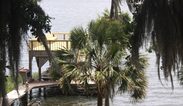 Cherry Lake Home Perfect for Family Gatherings. Close to Wild Adventures.