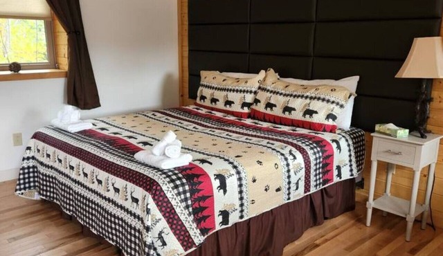 Cherry Lodge King Room #5