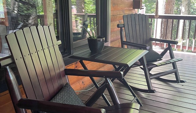 Cherry Log Chic - Perfectly Positioned Between Blue Ridge & Ellijay