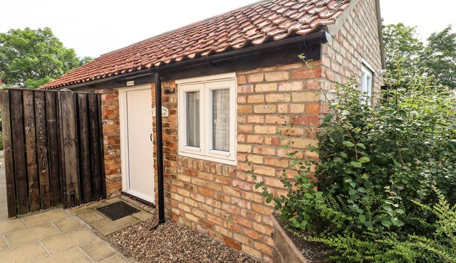 CHERRY PIPS, pet friendly, with a garden in Saltfleetby