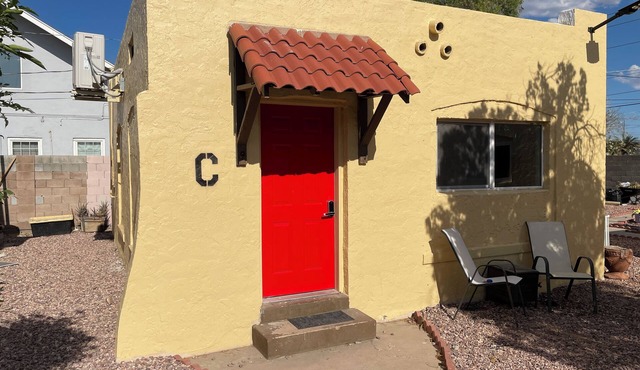 Cherry red door cottage with AC in cool Phoenix C
