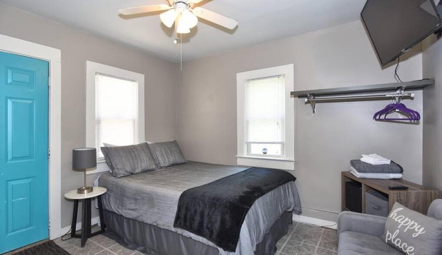 CHERRY ST LITTLE LOVE HOUSE* SHOP*DINE* RT 66*EXPO CENTER*BOK*DOWNTOWN