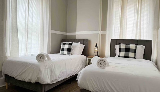 Cherry Street Retreat A - 2BD/1BA Apt near River