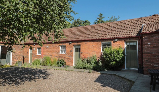 CHERRY STUDIO, pet friendly, with a garden in Cornhill-On-Tweed