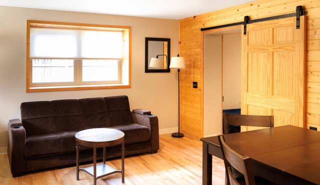 Cherry Suite: Cozy Mountain Resort Suite