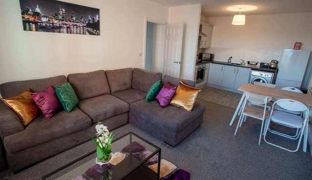 Cherry Tree - 2 bedroom, Bright, Airy Apartment. Sleeps 4. Warrington Town Centr