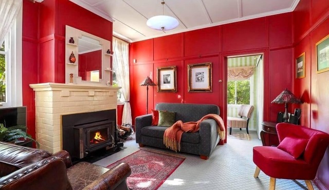 Cherry Tree Cottage - Old-World Cottage, 3 Bedroom, A/C, Fireplace, Bath, Garden