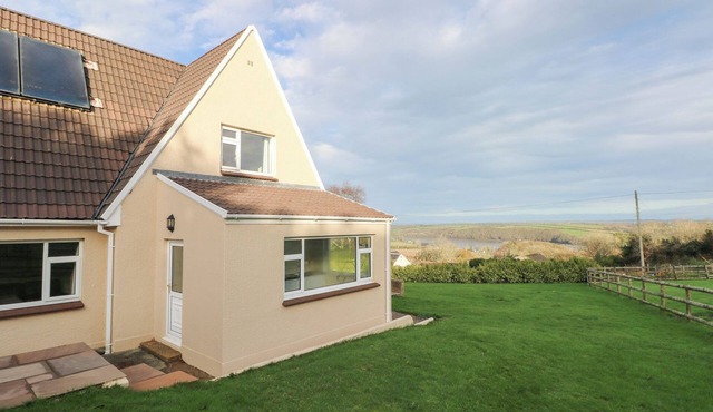 CHERRY TREES, family friendly in Llangwm, Pembrokeshire