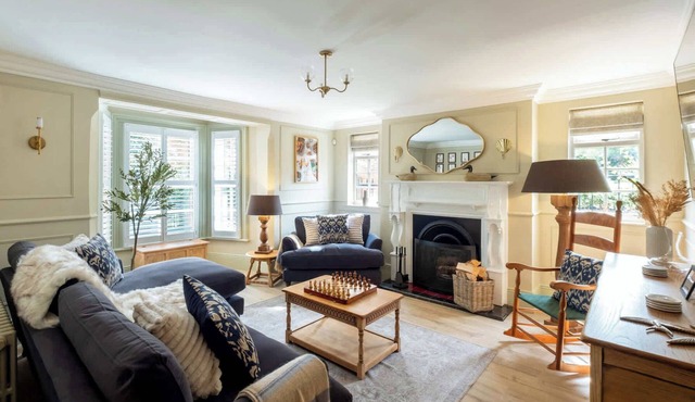 Cherry Trees Farmhouse with Hot Tub