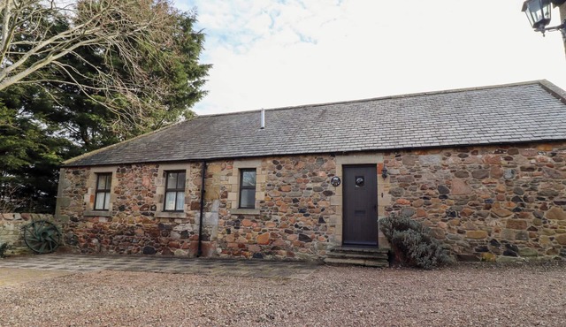 CHERRYBURN COTTAGE, family friendly, with pool in Wooler