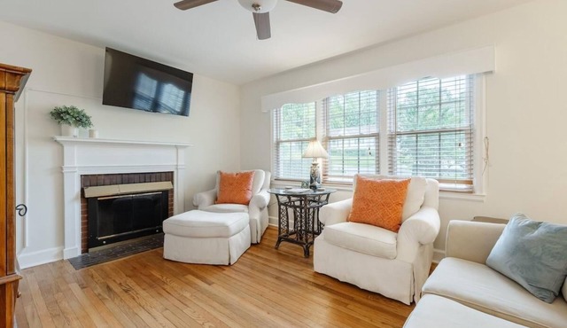 Cherrydale Area Monthly Rental near Downtown!