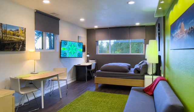 CherryHill Downtown - Techie Modern STUDIO Super Clean! A/C & EV L2
