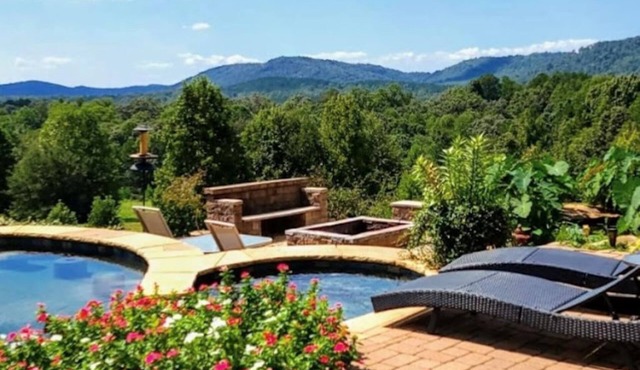 Cherrywood Ranch: Elegant Wedding Venue Mountain Views & Resort-Style Pool