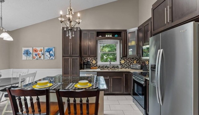 Cheryl House - We Love Doggies - Mid Town Location