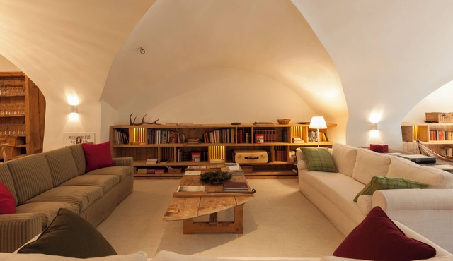 Ches'Ota: Historic Engadine House with Garden and Modern Flair