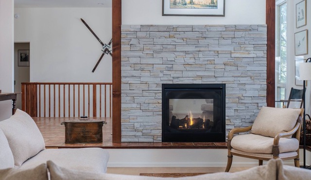 CHESA MADRISA - EV, AC, open floor plan + 3 king bed suites in Big Trees Village