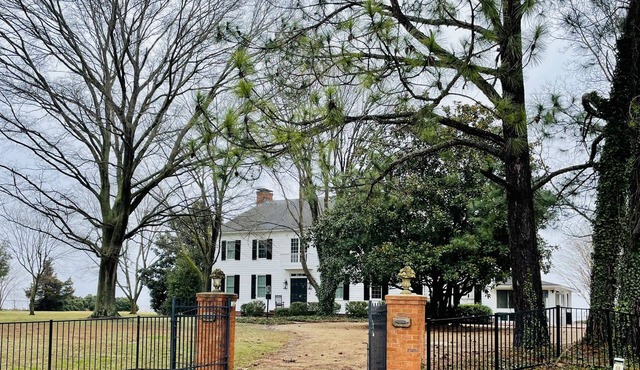 Chesapeake Bay-front Estate minutes to Irvington, Kilmarnock Whitestone