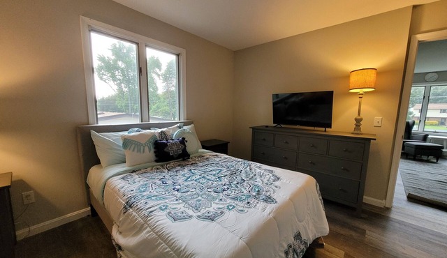 Chesapeake Bay Loft Retreat, Walk to Water, Sleeps 2, 20 Min to Annapolis
