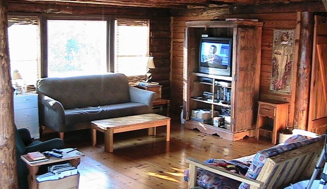 Chesapeake Bay Secluded Waterfront Log Cabin