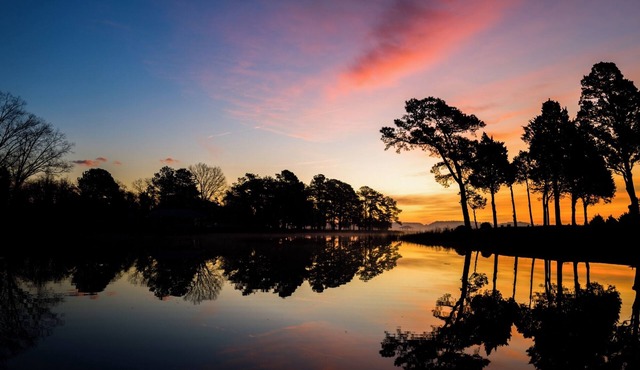 Chesapeake Bay Waterfront Cottage w/Pool, Pier, Kayaks, Mini golf, Wifi 1BR/1Bth