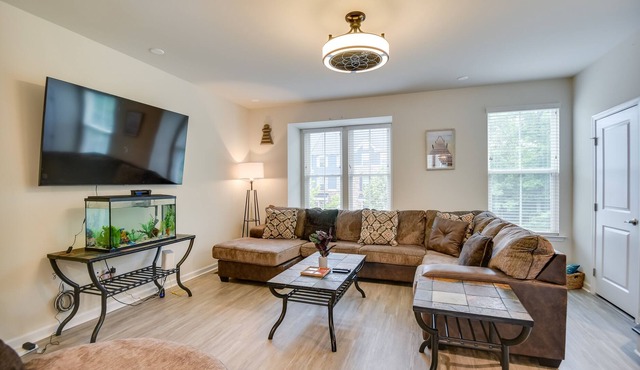 Chesapeake Retreat - Pool Access & Near Beaches!
