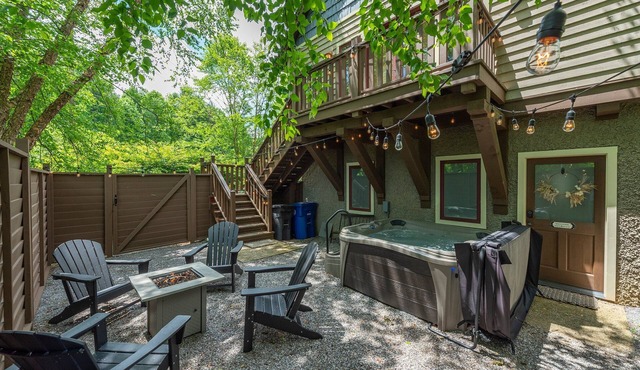 Cheshire Cottage | Pet Friendly, Hot Tub & 5-Minutes to Town!