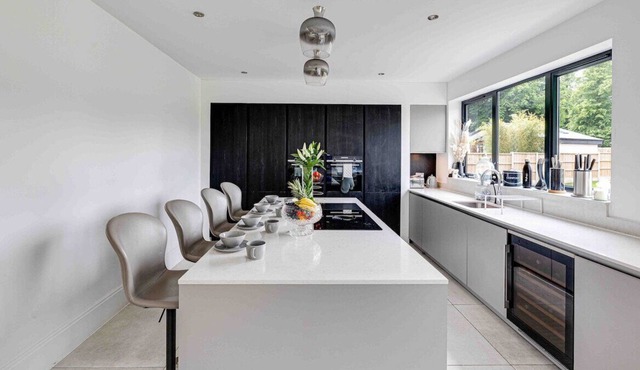 Cheshire. Very Contemporary. Huge Home & Hot tub.