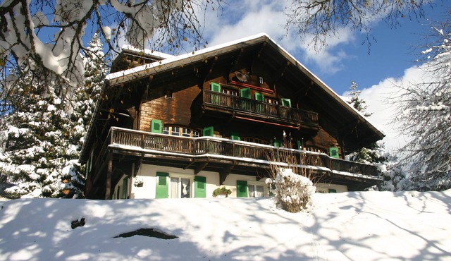 Chesieres: Old typic Swiss Chalet