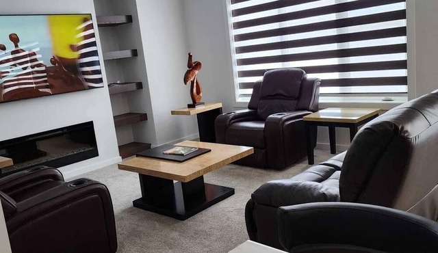 ChessKings Luxurious 4 Bedrooms in Sage Creek