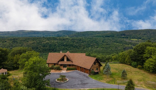 Chester by AvantStay | Amazing Views, Secluded Home, A True City Escape!