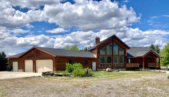 Chester Currents by KABINO Riverfront on Henrys Fork Air Conditioning Boat Launch Foosball Pool Table Huge Yard Garage WIFI