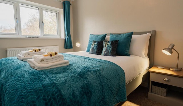 Chester Greenway House - Ideal 1 Bedroom Home, EV Charger & Parking - Sleeps 4