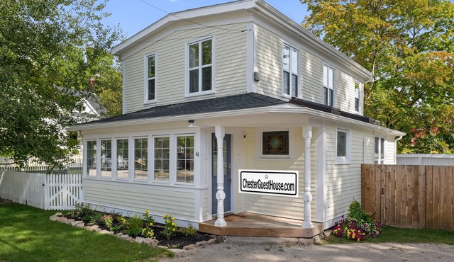 ChesterGuestHouse · Charming Chester Classic in Village Core