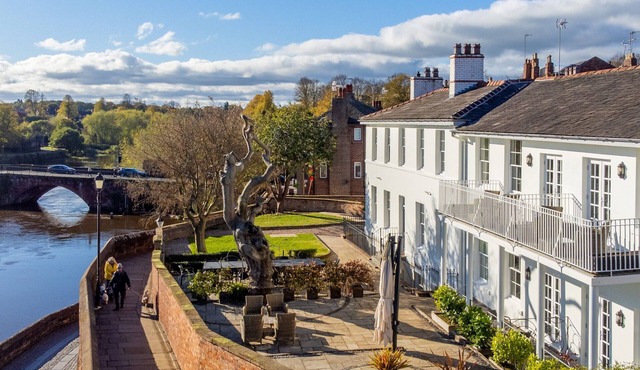 Chester’s Finest Holiday Home with Breath taking River Dee Views and Historic Elegance