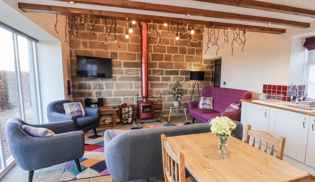CHESTNUT BARN, pet friendly, with open fire in Whitby