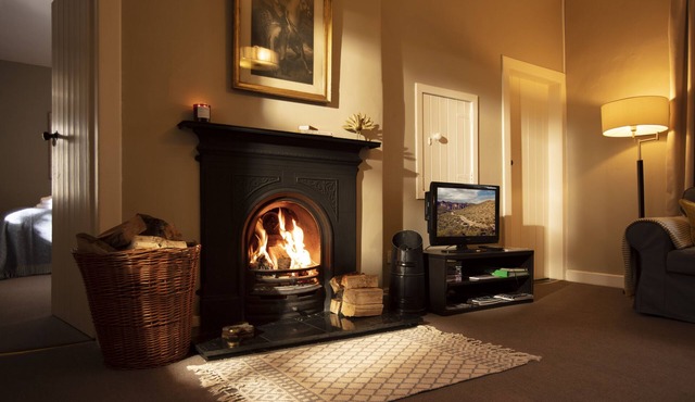 Chestnut Cottage - a charming traditional stone cottage with 2 bedrooms on Arniston Estate