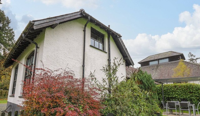 CHESTNUT COTTAGE, family friendly, with a garden in Llanilar