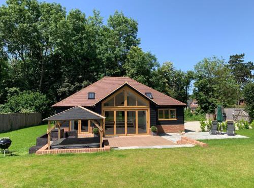 Chestnut-Lodge is rural, secluded, private with Hot Tub
