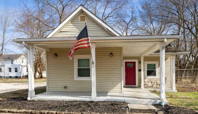 Chestnut St 3 Bedroom House in Historic Loveland