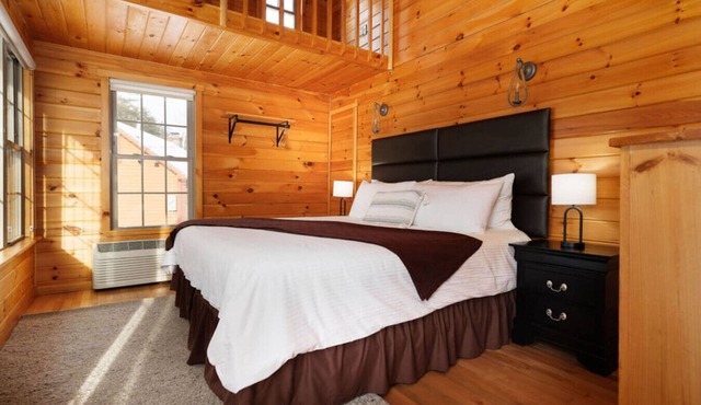 Chestnut Studio #12 - Cozy Lakefront Cabin Retreat