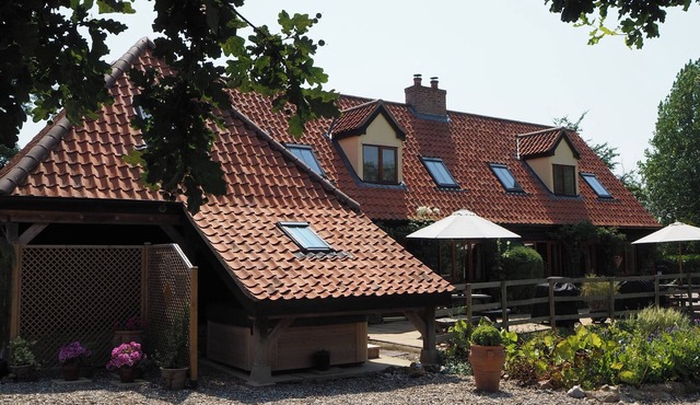 CHESTNUT TREE BARNS: ASH COTTAGE, pet friendly in Bungay