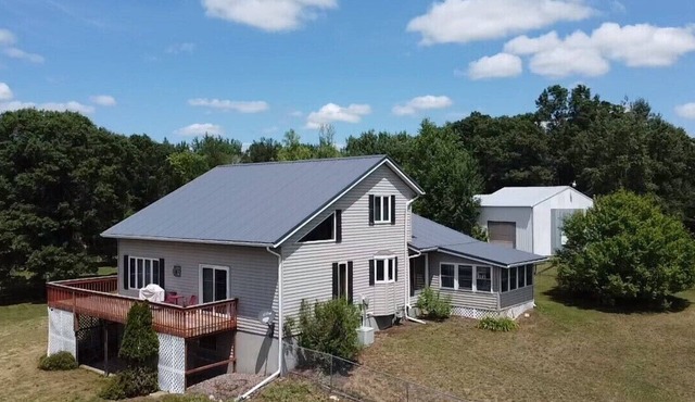 Chetek Country Home 4 bedroom/3 bathroom 4 acre property (Sleeps 15)