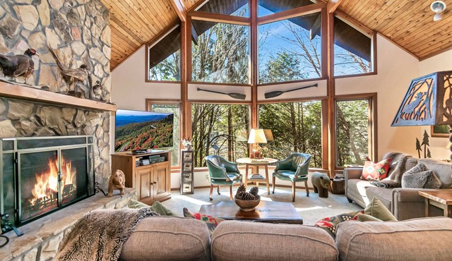 Chetola 4BR Luxury House; Pool, Fitness Center, Walk to Town,Hike in Nat'l Park