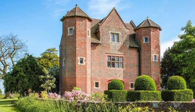 Chevaliers Gatehouse