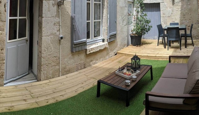 Cheverny apartment with private courtyard in the center of Blois