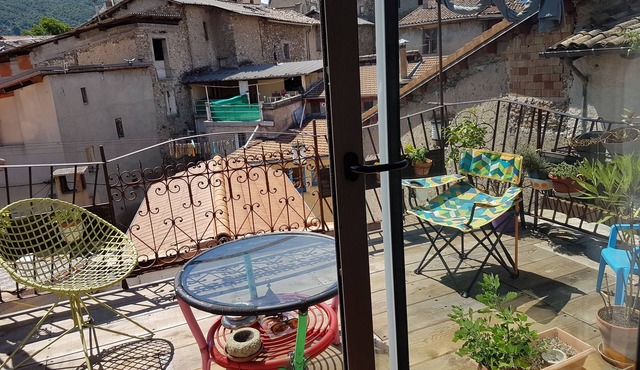 Chez A-Création: atypical house in the heart of the village of Tallard