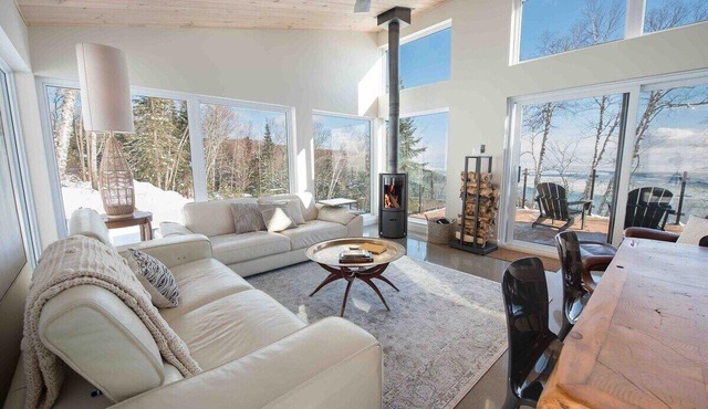 Chez Annie 215: Panoramic Views & Hot Tub