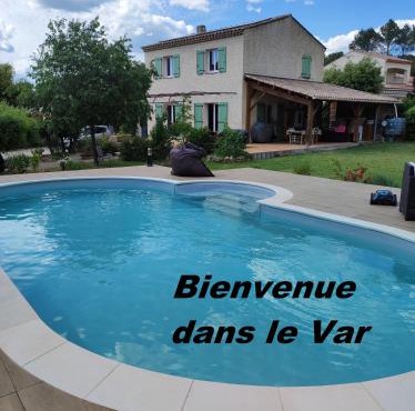 Chez Catherine et Joël "chambre avec piscine et cuisine d'été"